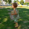 Baby mit Handmade Strampler